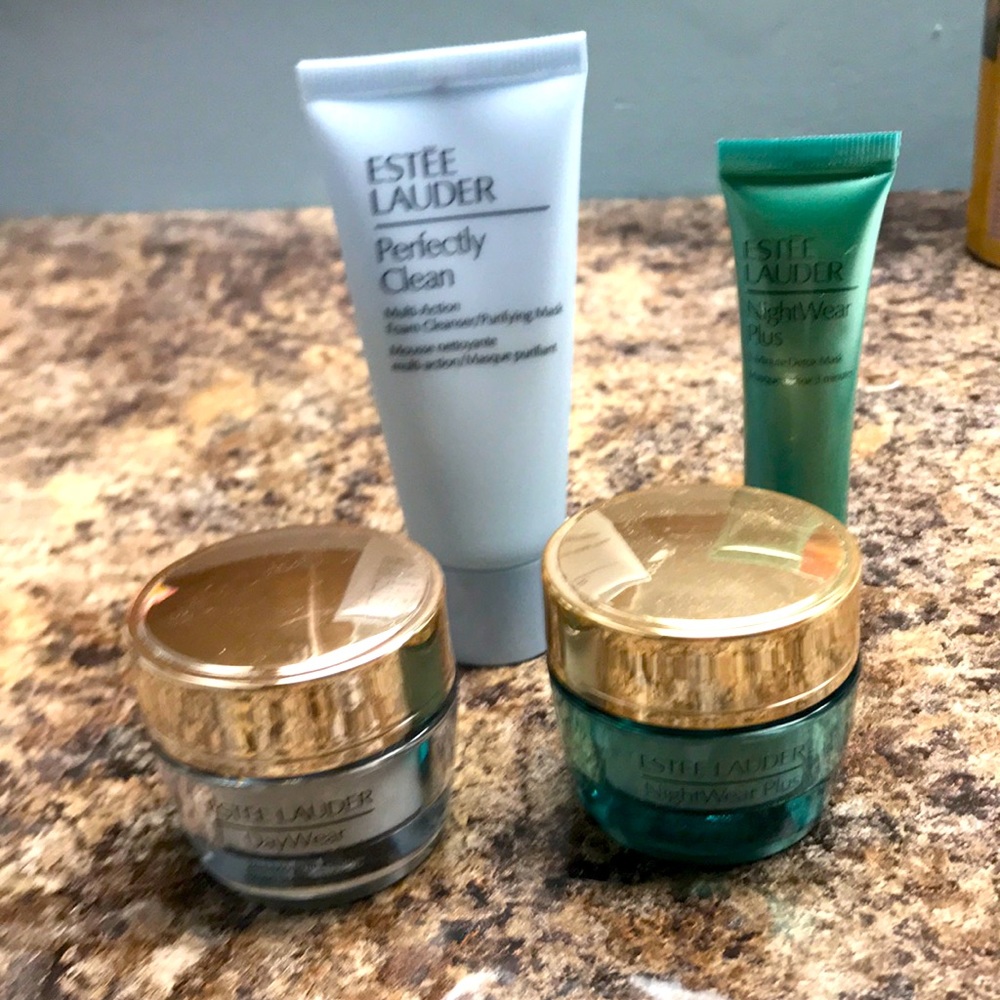 Estée Lauder Travel Daywear set